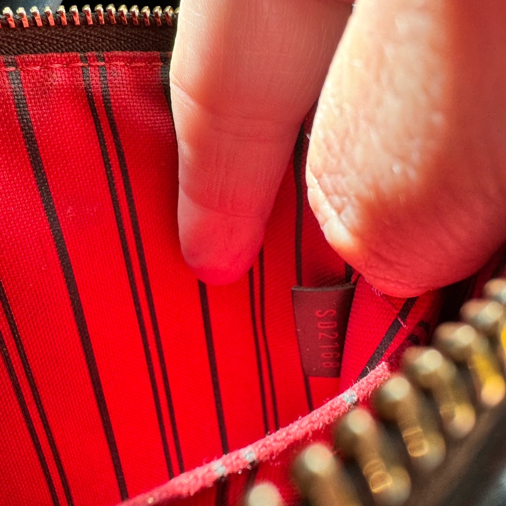 Neverfull Damier Ebene clutch with cherry color inside; Lined - Picture 7 of 7